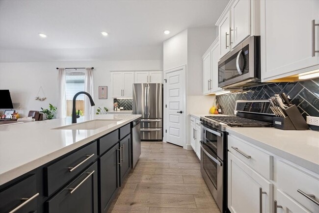 Building Photo - 8112 Skytex St