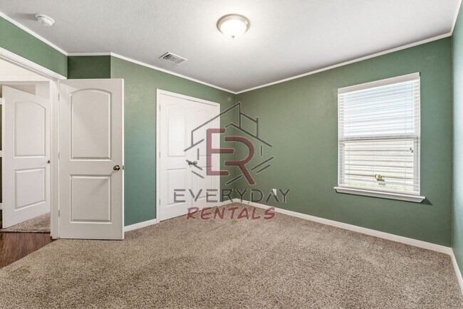 Building Photo - 3 bedroom 2 Bath home in Yowell Ranch