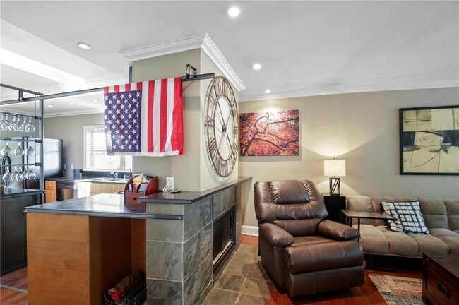 Building Photo - 64 W Belle Isle Rd NE