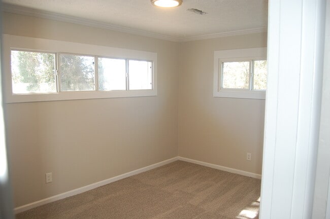 Building Photo - 4401 Nicholas Rd NW