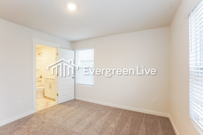 Building Photo - 880 Bur Oak Ct