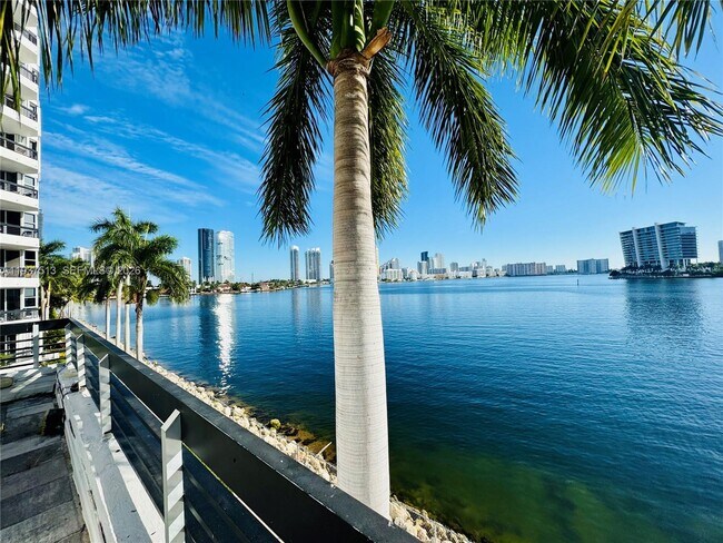 Building Photo - 3600 Mystic Pointe Dr