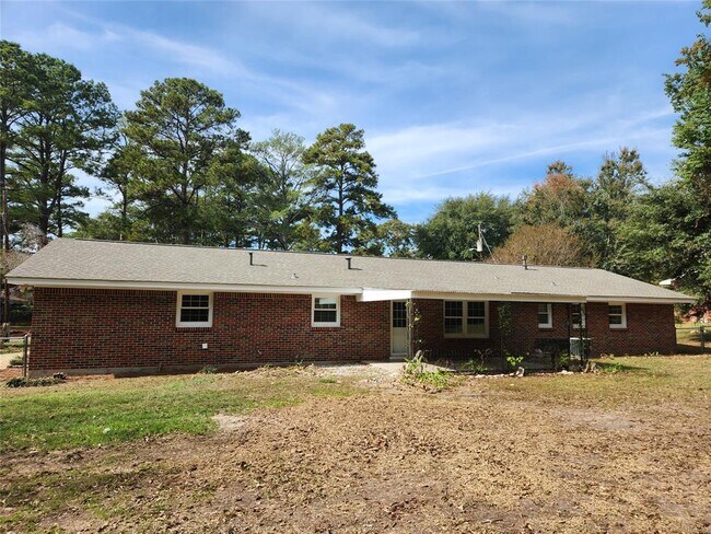 Building Photo - 628 Shadow Ln