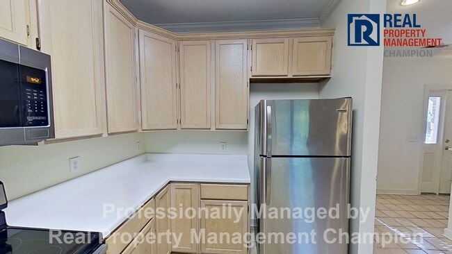 Building Photo - Adorable 2 BD Townhome with Private Patio