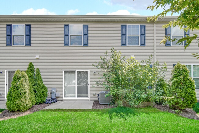 Building Photo - 1115 Goldfinch Ave