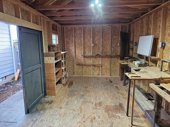 Building Photo - 1005 X Ave