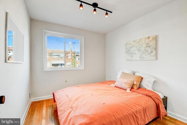 Building Photo - 1371 Adams St NE