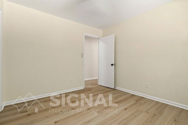 Building Photo - 4324 Warren Rd