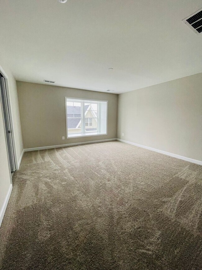 Building Photo - Townhouse for Rent in Preston Lake