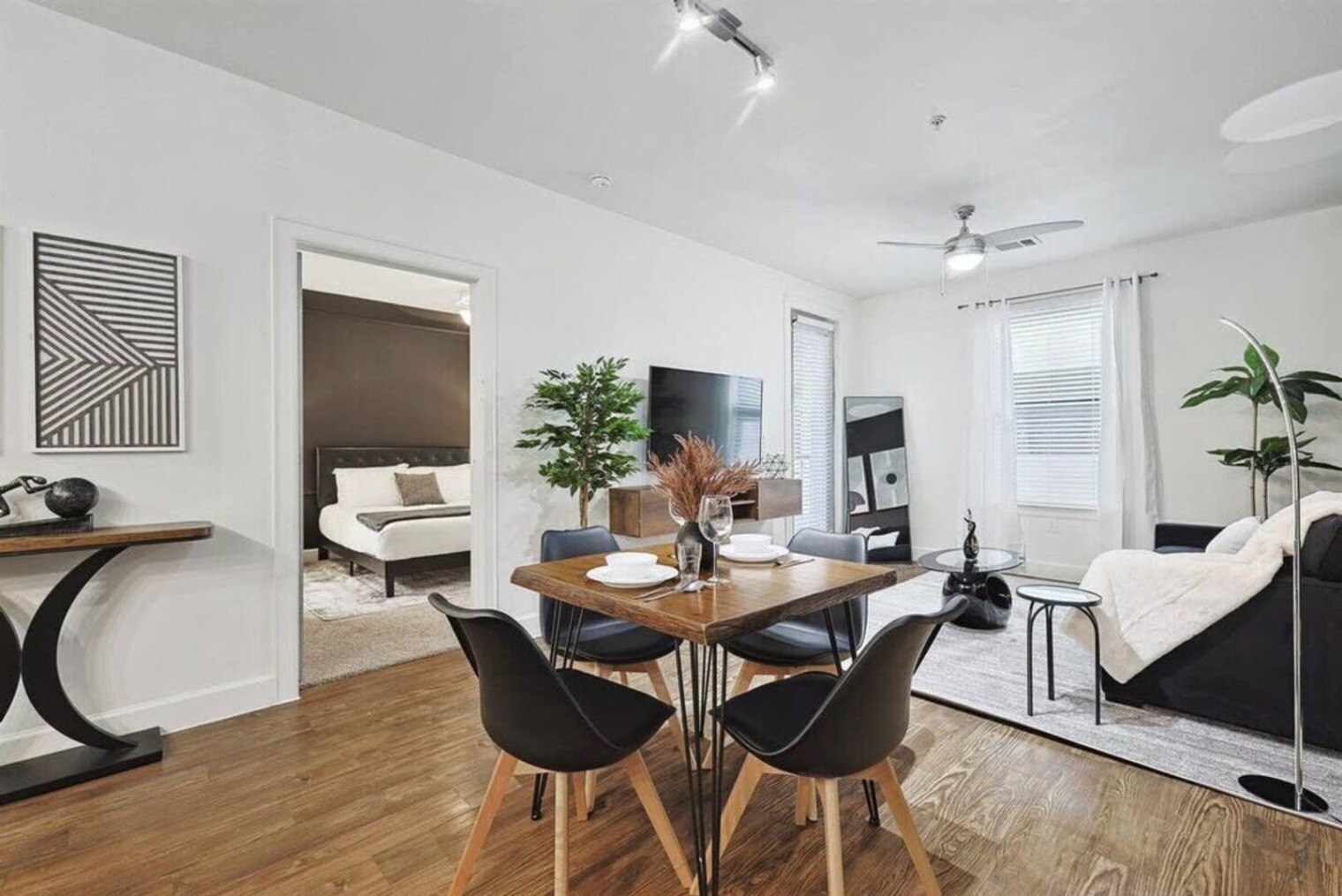 Building Photo - 5445 Town and Country Blvd