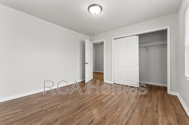 Building Photo - 603 N Sherman Dr