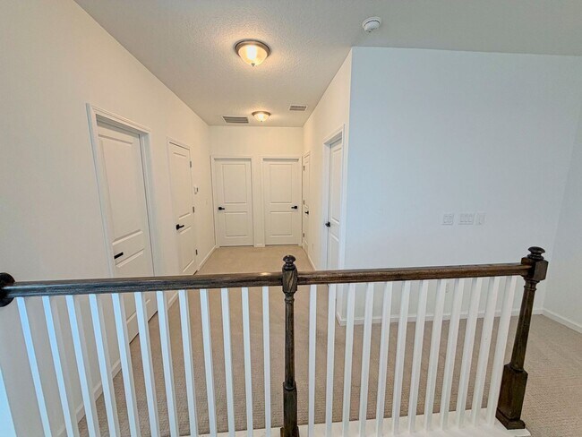Building Photo - Beautiful 3 Bedroom, 2.5 Bathroom Townhome + Loft in Gated SilverLeaf Community