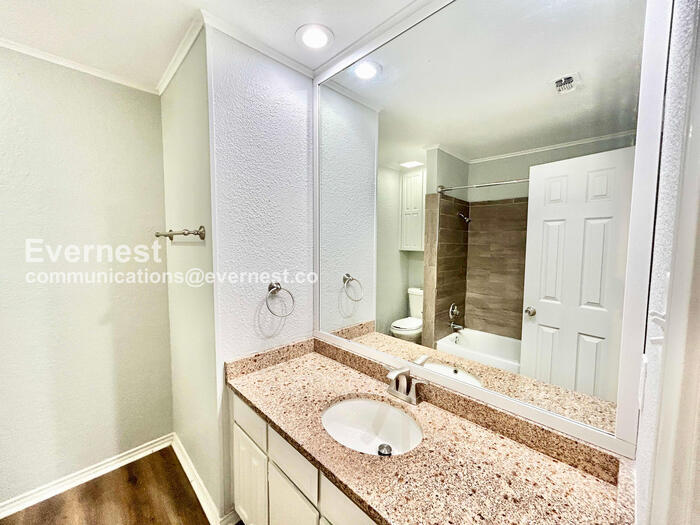 Building Photo - 7316 Glen Haven Dr