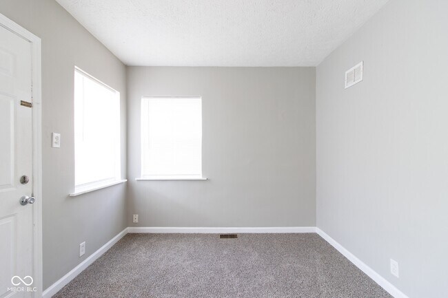 Building Photo - 61 S 3rd Ave