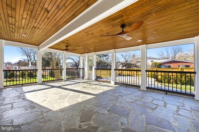 Building Photo - 700 N Mansfield St