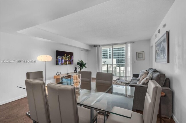Building Photo - 1200 Brickell Bay Dr