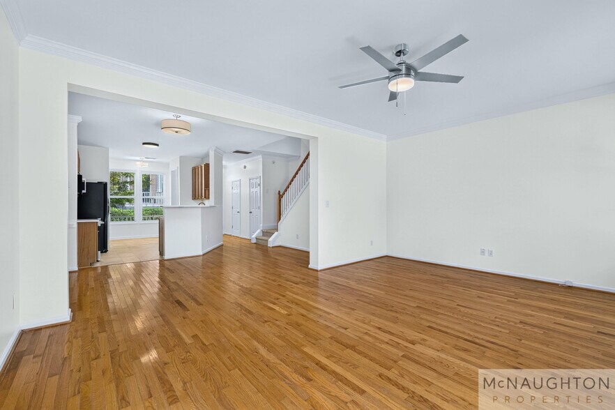 Building Photo - 513 Village Loop Dr