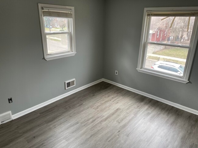 Building Photo - 18230 Mansfield St