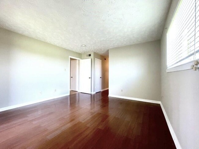 Building Photo - 10555 Turtlewood Ct