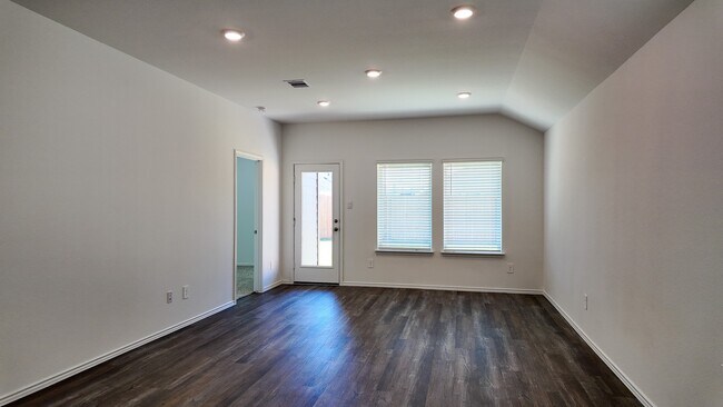 Building Photo - 6115 Grove Of Pnes St