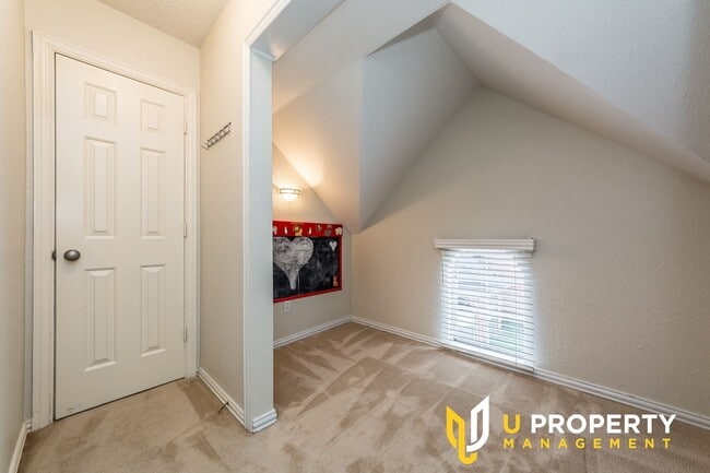 Building Photo - Great location, nice community! Make it yo...