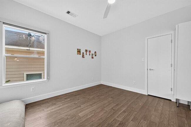 Building Photo - 10021 Hillside Bayou Dr