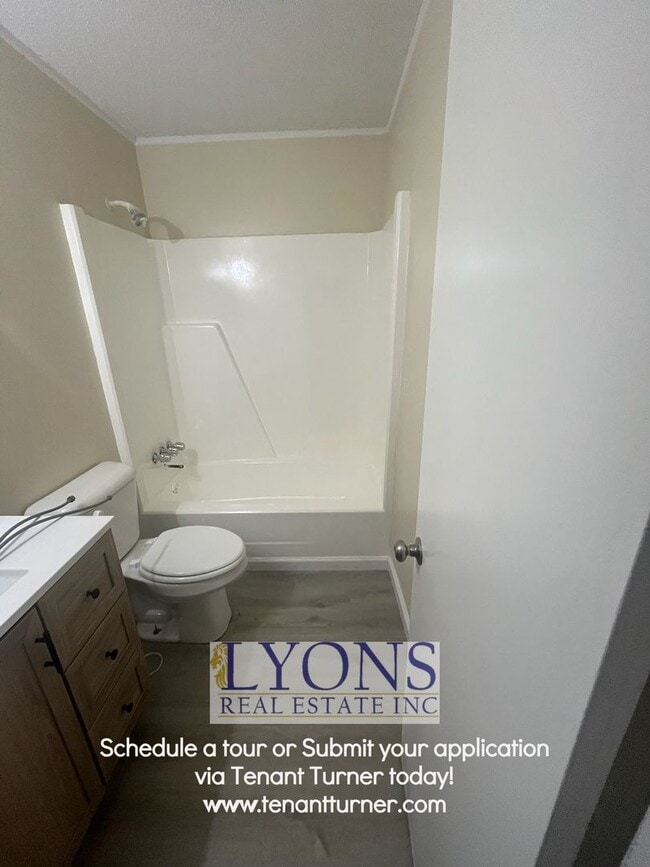 Building Photo - 903 Greenwood Dr