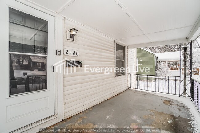 Building Photo - 2580 Grasmere Ave