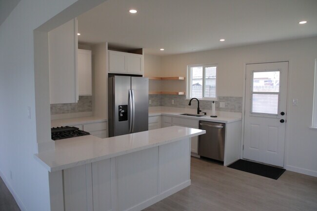 Kitchen Counter - 1823 N 6th St