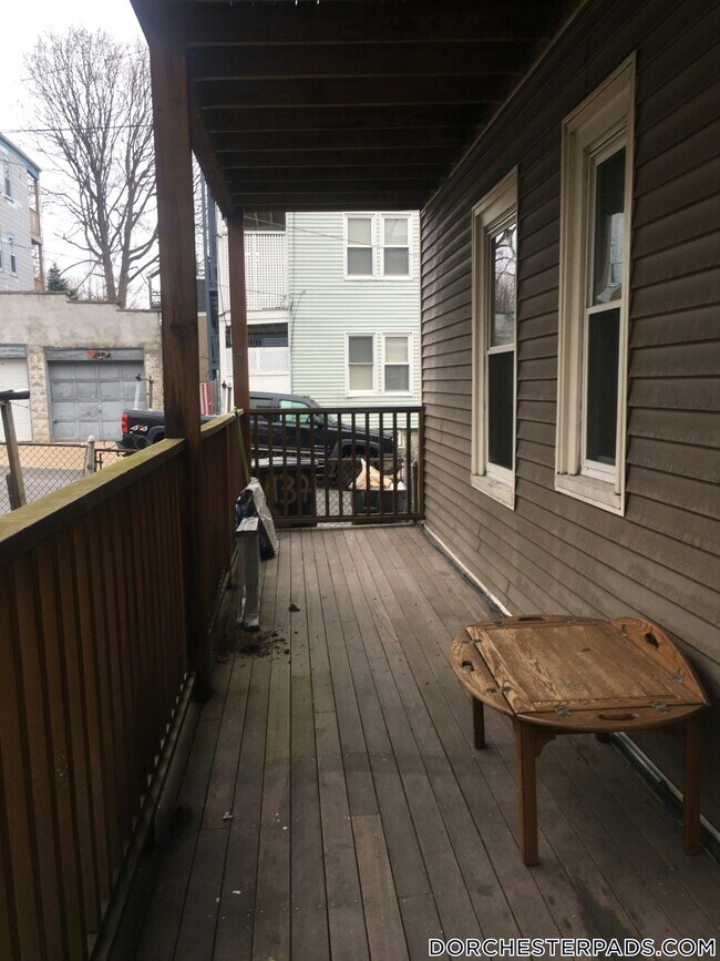 Building Photo - 137 Pleasant St