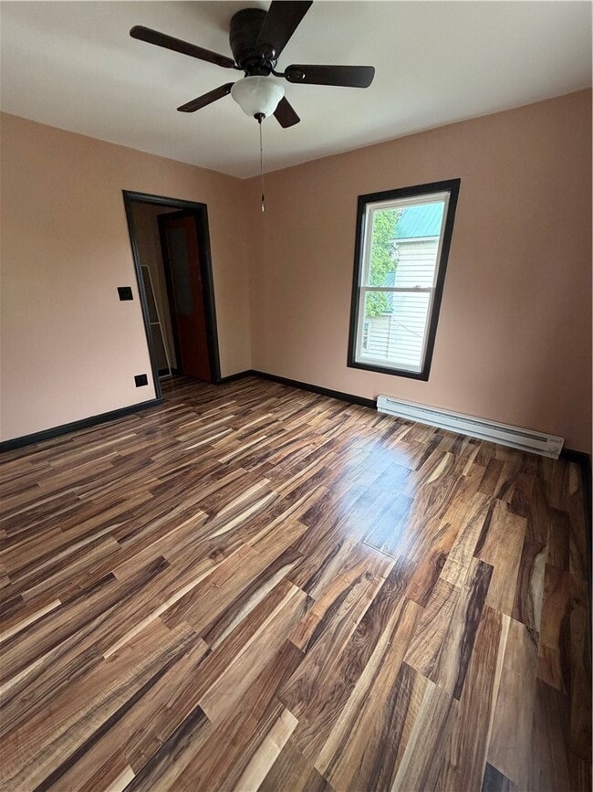 Building Photo - 210 W Oak Orchard St