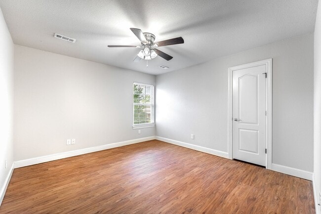 Building Photo - Dont miss out! This wont last long.