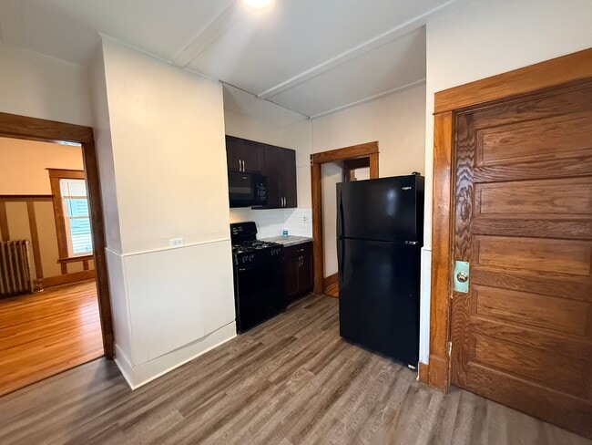 Building Photo - 4 Bedroom, 1.5 Bath Home – North East Grand Rapids