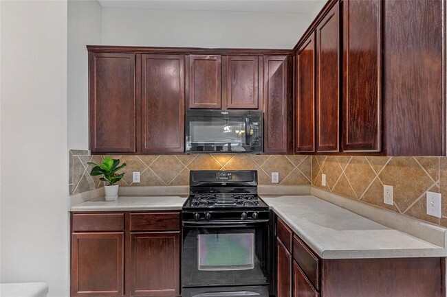 Building Photo - 922 Fulbourne Dr