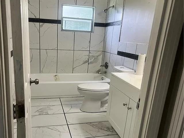 Building Photo - 1304 S Cloverleaf Cir