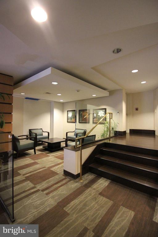Building Photo - 307 Yoakum Pkwy