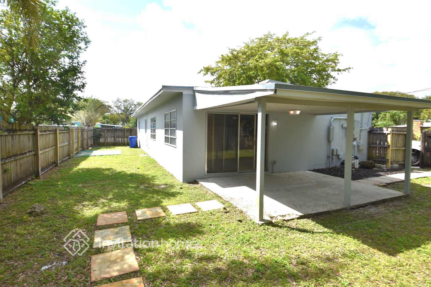 Building Photo - 3137 SW 15th Ct