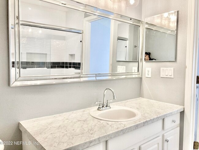 Building Photo - 8424 Thornbush Ct