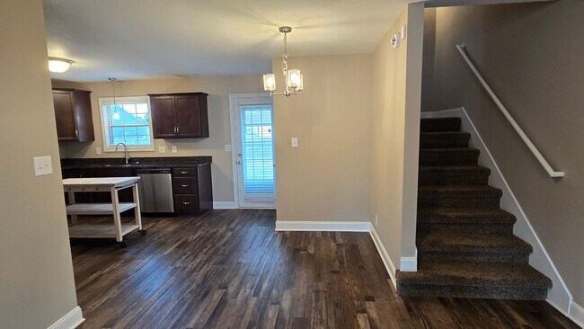 Building Photo - Beautiful 3 BDS 2 BA with fenced in yard