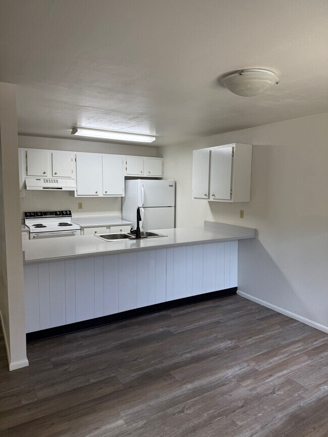 Building Photo - 2147 Marigold St