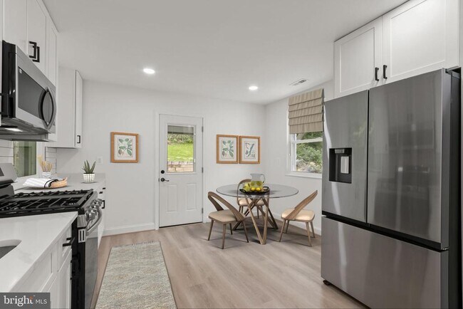 Primary Photo - 402 Elm Ave