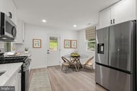 Building Photo - 402 Elm Ave