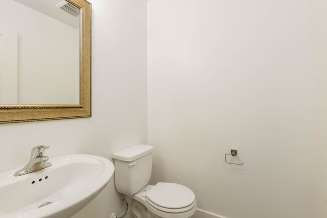 Building Photo - 4 bed | 2 1/2 bath | 2 car garage in Deser...