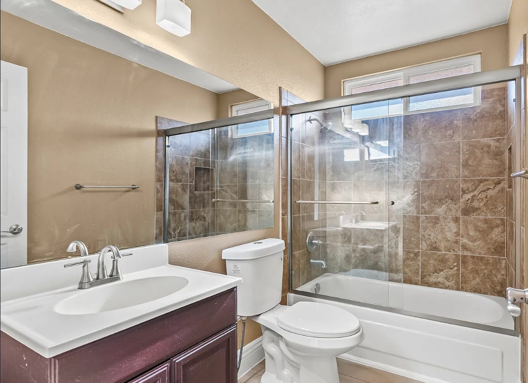 Upstairs Bathroom - 7474 Puritan Ave