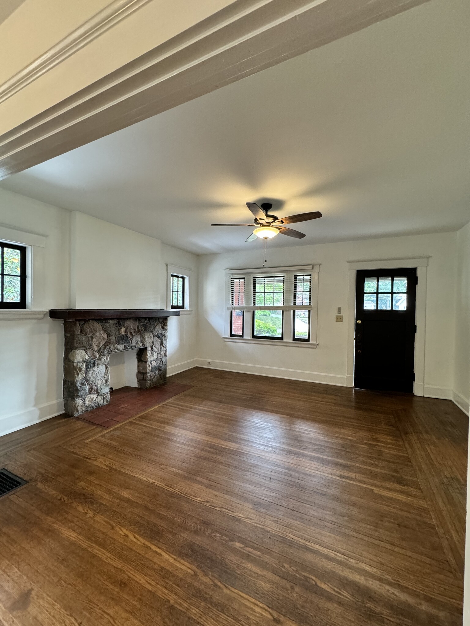 Living room - 45 Hartweg Ave