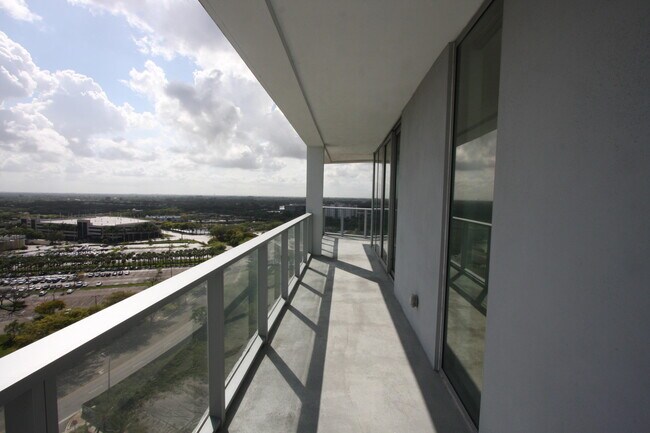 Building Photo - 2000 Metropica Wy
