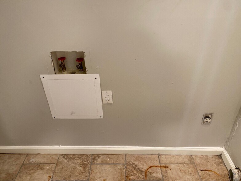 Building Photo - 289 Greenfield Dr