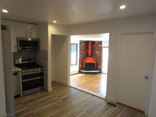 Building Photo - 423 Leonhardt Dr