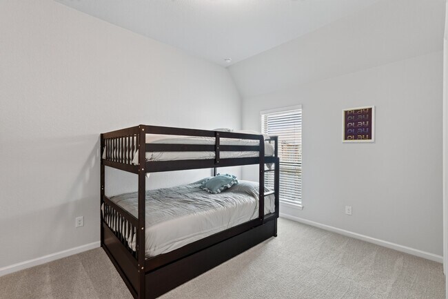 Building Photo - 22435 Sawmill Pass Ln