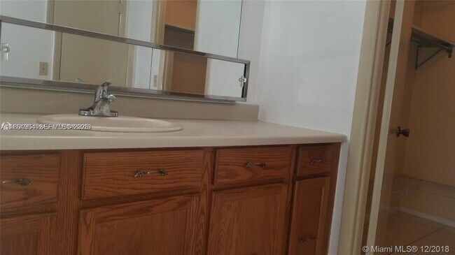 Building Photo - 14850 Naranja Lakes Blvd